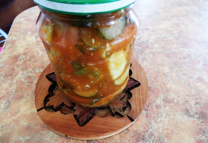 Рецепт салата на зиму из огурцов и Краснодарского соуса